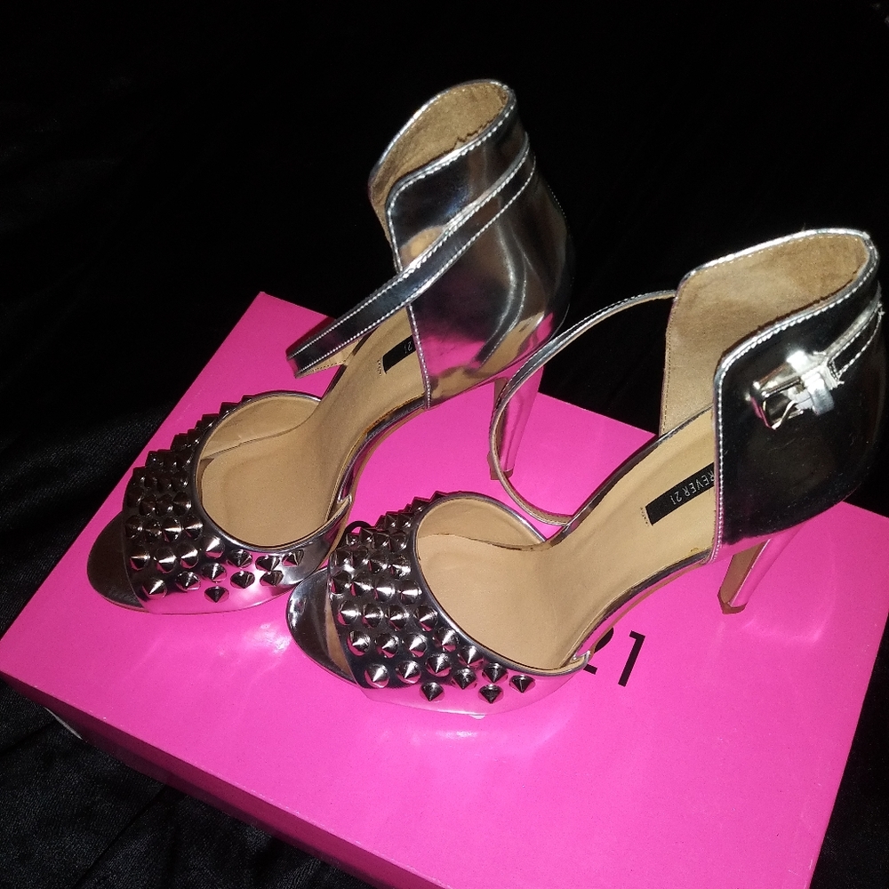 Heels - Picture 3 of 5
